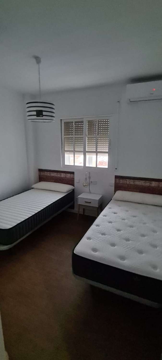 LEID FRA NÅ TIL 30.6.26 OG FRA 1.9.26 TIL 30.6.27 PRAKTFULL LEILIGHET PÅ 1ST LINE BEACH (LOS BOLICHES) FUENGIROLA.