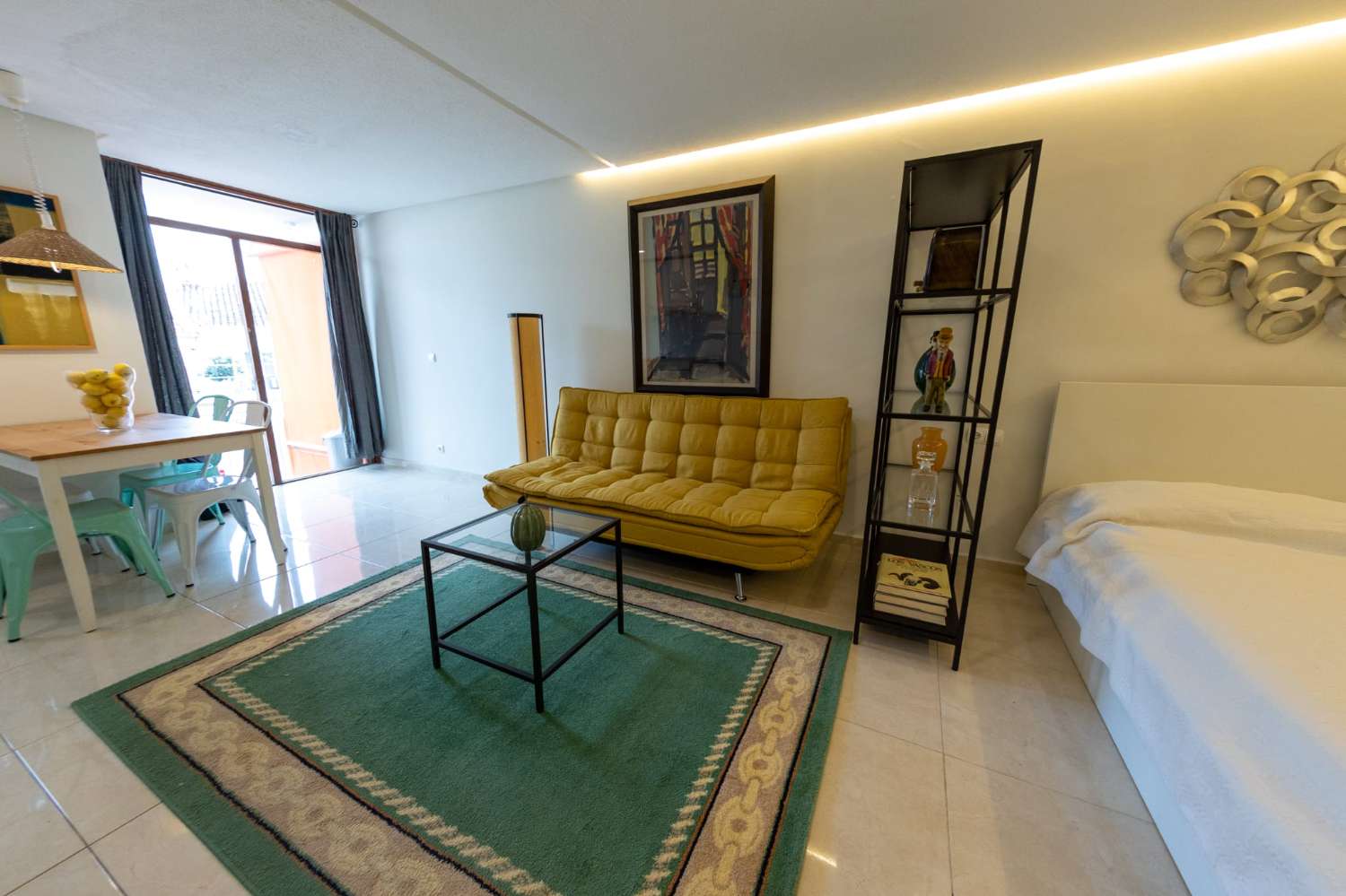 HALV SÄSONG. UTHYRES 15.9.24-31.5.25 TREVLIG STUDIO I TORREMOLINOS CENTRUM