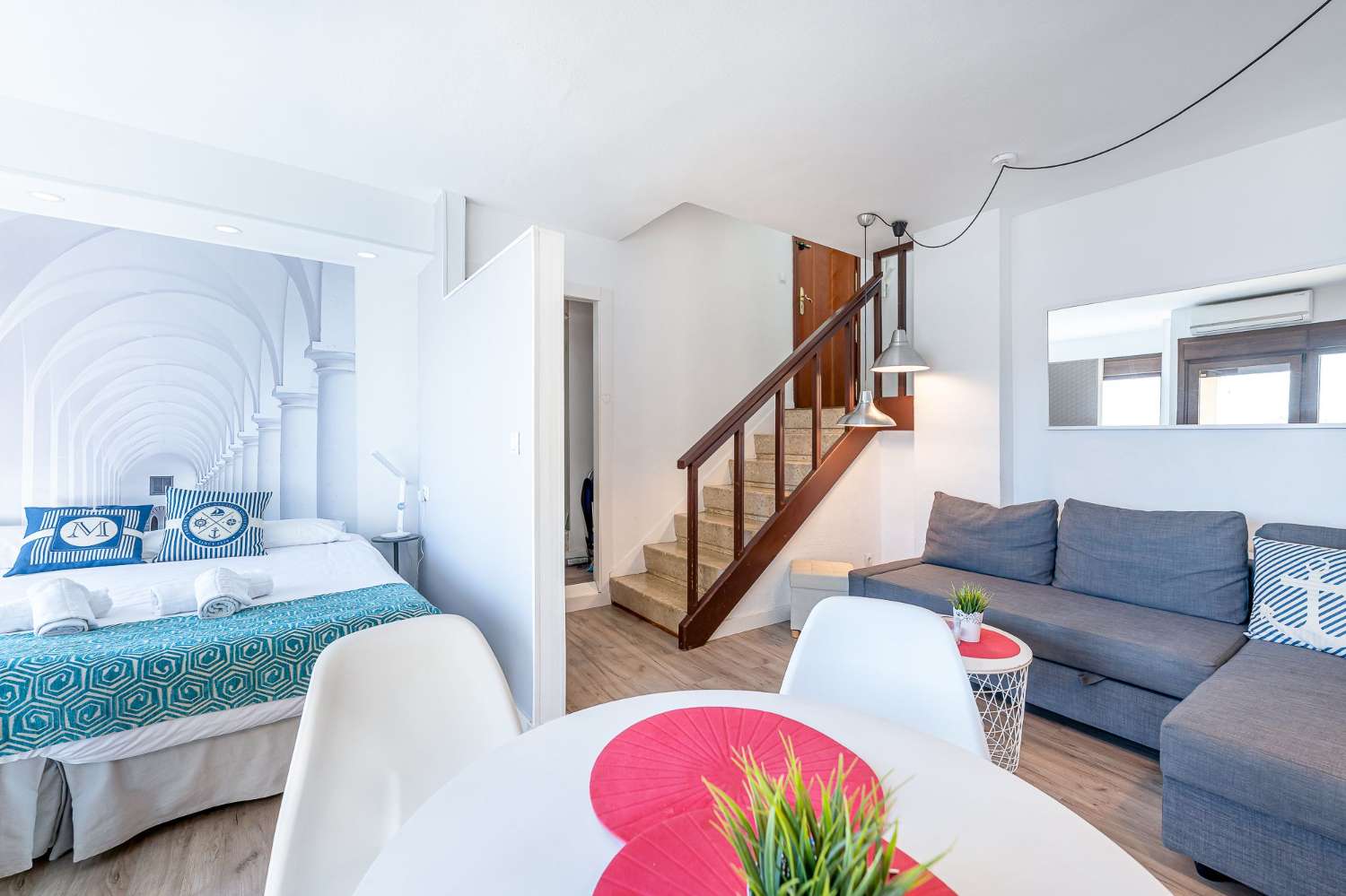 HALF SEASON. IT IS RENTED FROM 01. 09.2025 TO 30.6.26 BEAUTIFUL APARTMENT ON THE 1ST LINE OF THE BEACH IN BENALMADENA