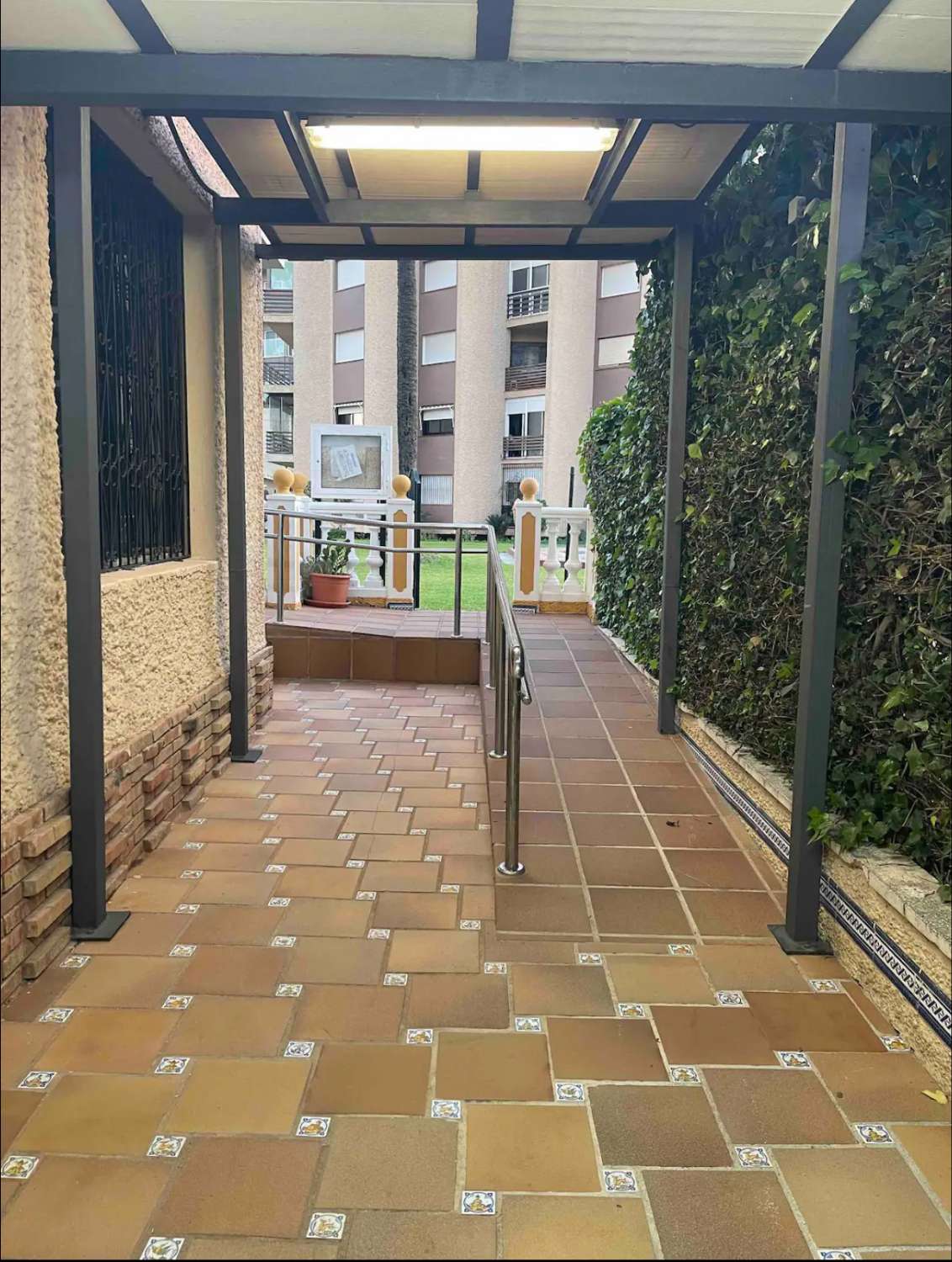 MEDIA TEMPORADA . SE ALQUILA DESDE AHORA HASTA 30.6.25 MAGNIFICO APARTAMENTO EN PLAYAMAR (TORREMOLINOS)