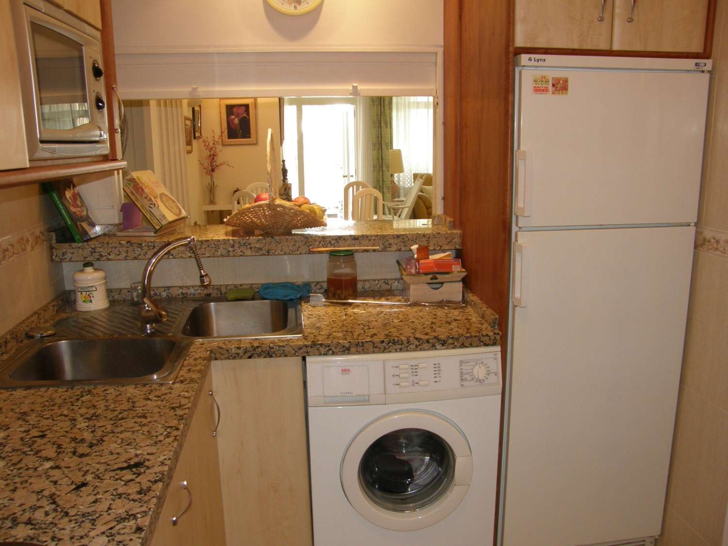 HALF SEIZOEN. MOOI APPARTEMENT TE HUUR MET GEDEELTELIJK ZEEZICHT VAN 1.9.25-30.6.26 IN PLAYAMAR (TORREMOLINOS)