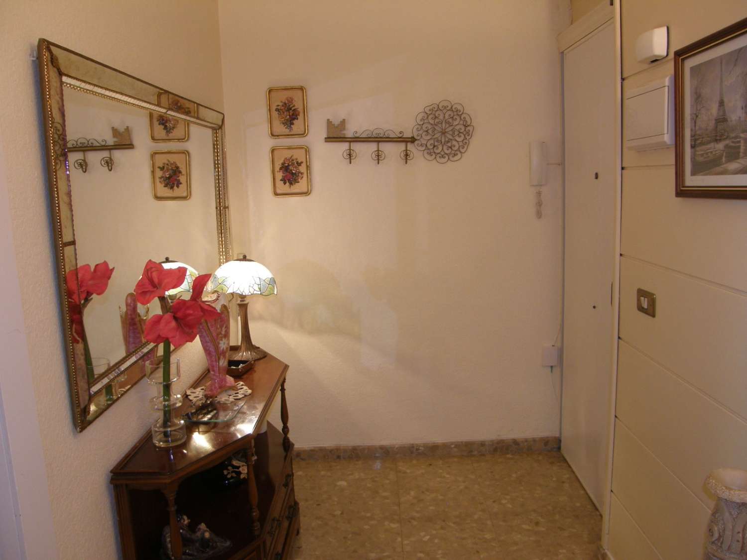 HALF SEIZOEN. MOOI APPARTEMENT TE HUUR MET GEDEELTELIJK ZEEZICHT VAN 1.9.25-30.6.26 IN PLAYAMAR (TORREMOLINOS)