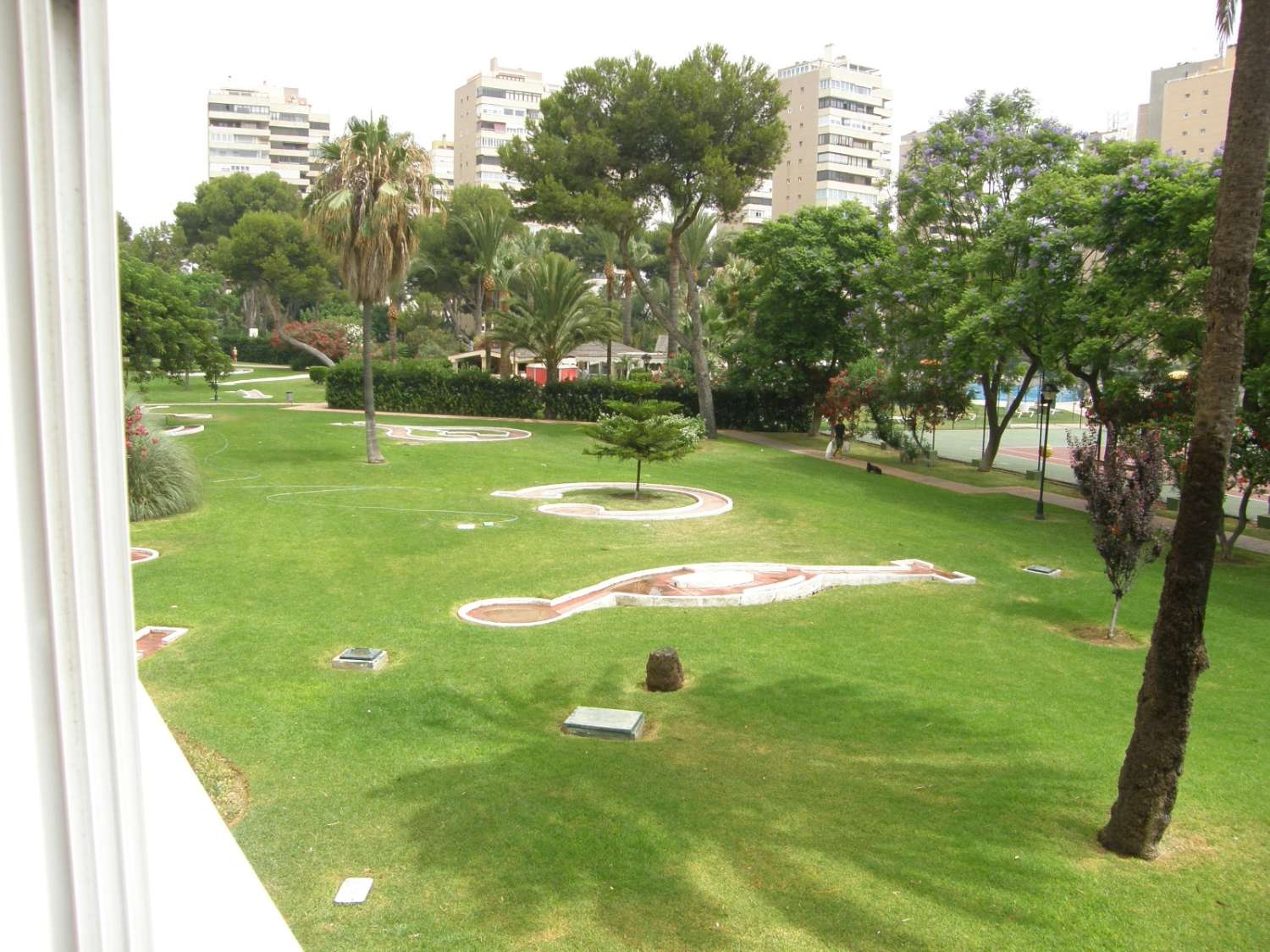 HALF SEIZOEN. MOOI APPARTEMENT TE HUUR MET GEDEELTELIJK ZEEZICHT VAN 1.9.25-30.6.26 IN PLAYAMAR (TORREMOLINOS)