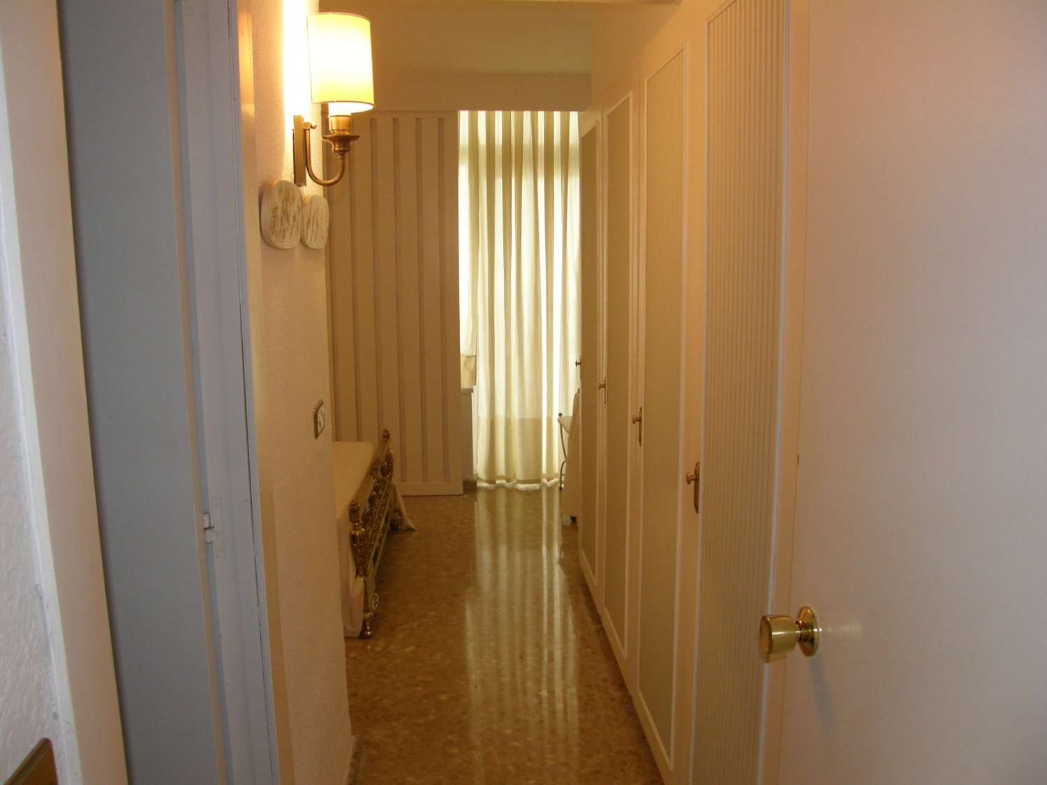 HALF SEIZOEN. MOOI APPARTEMENT TE HUUR MET GEDEELTELIJK ZEEZICHT VAN 1.9.25-30.6.26 IN PLAYAMAR (TORREMOLINOS)