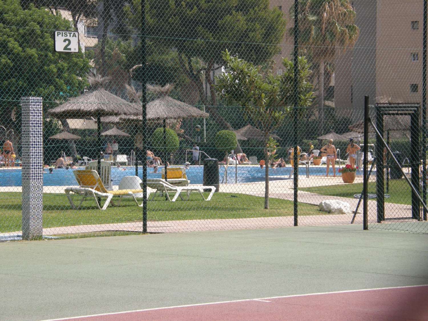 HALF SEIZOEN. MOOI APPARTEMENT TE HUUR MET GEDEELTELIJK ZEEZICHT VAN 1.9.25-30.6.26 IN PLAYAMAR (TORREMOLINOS)