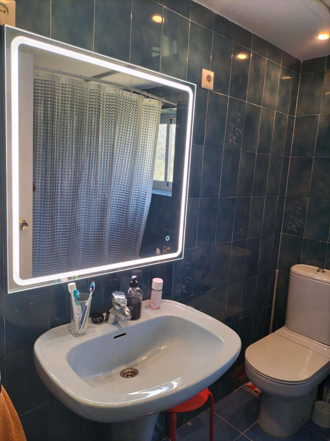 HALF SEIZOEN. MOOI APPARTEMENT TE HUUR MET GEDEELTELIJK ZEEZICHT VAN 1.9.25-30.6.26 IN PLAYAMAR (TORREMOLINOS)