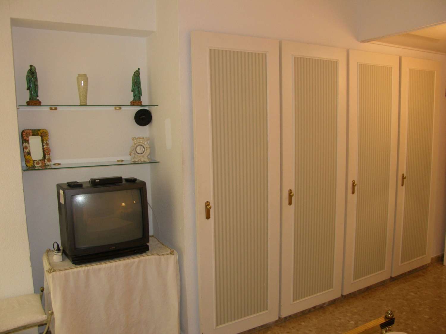 HALF SEIZOEN. MOOI APPARTEMENT TE HUUR MET GEDEELTELIJK ZEEZICHT VAN 1.9.25-30.6.26 IN PLAYAMAR (TORREMOLINOS)