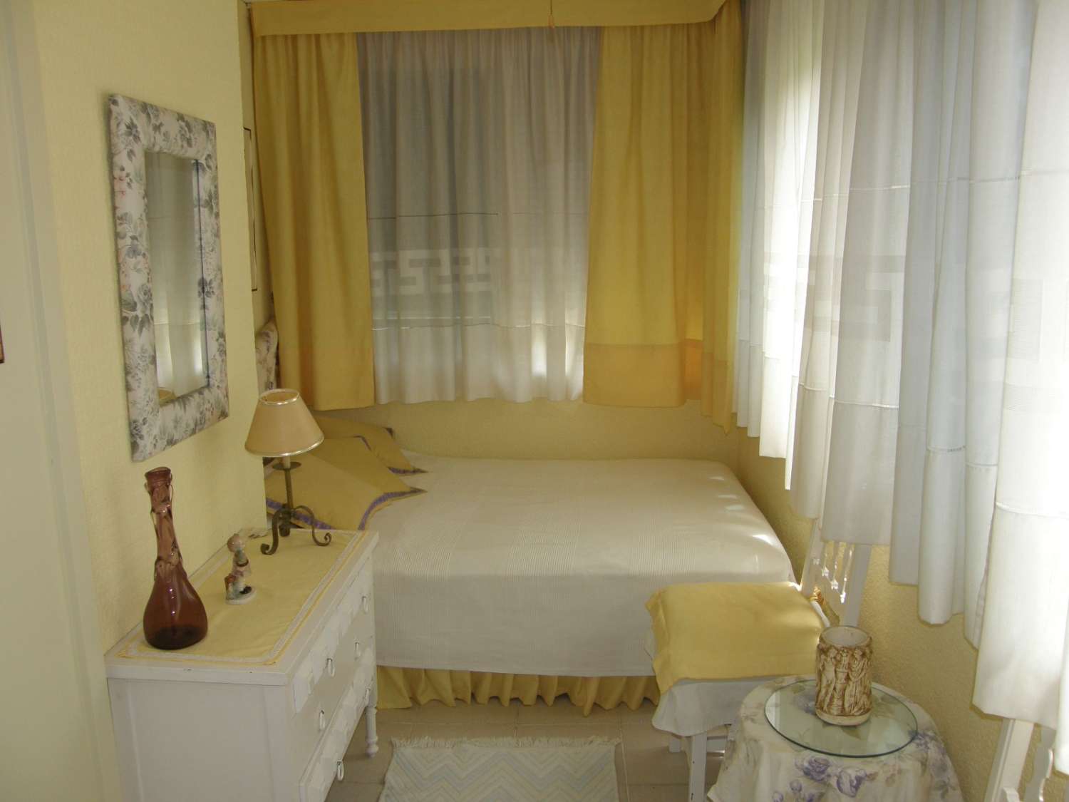 HALF SEIZOEN. MOOI APPARTEMENT TE HUUR MET GEDEELTELIJK ZEEZICHT VAN 1.9.25-30.6.26 IN PLAYAMAR (TORREMOLINOS)