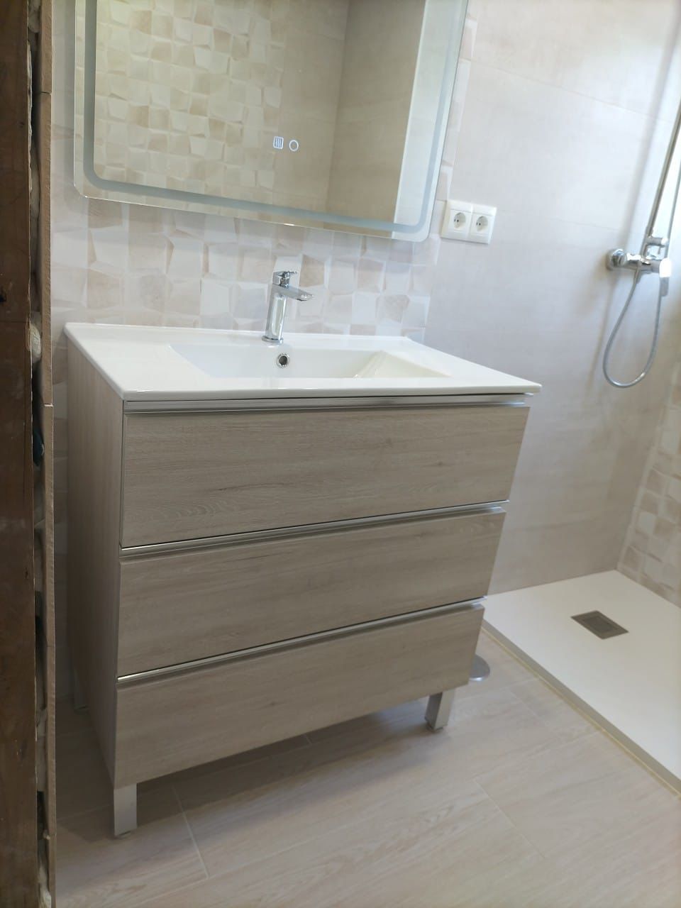 HALF SEIZOEN. MOOI APPARTEMENT TE HUUR MET GEDEELTELIJK ZEEZICHT VAN 1.9.25-30.6.26 IN PLAYAMAR (TORREMOLINOS)