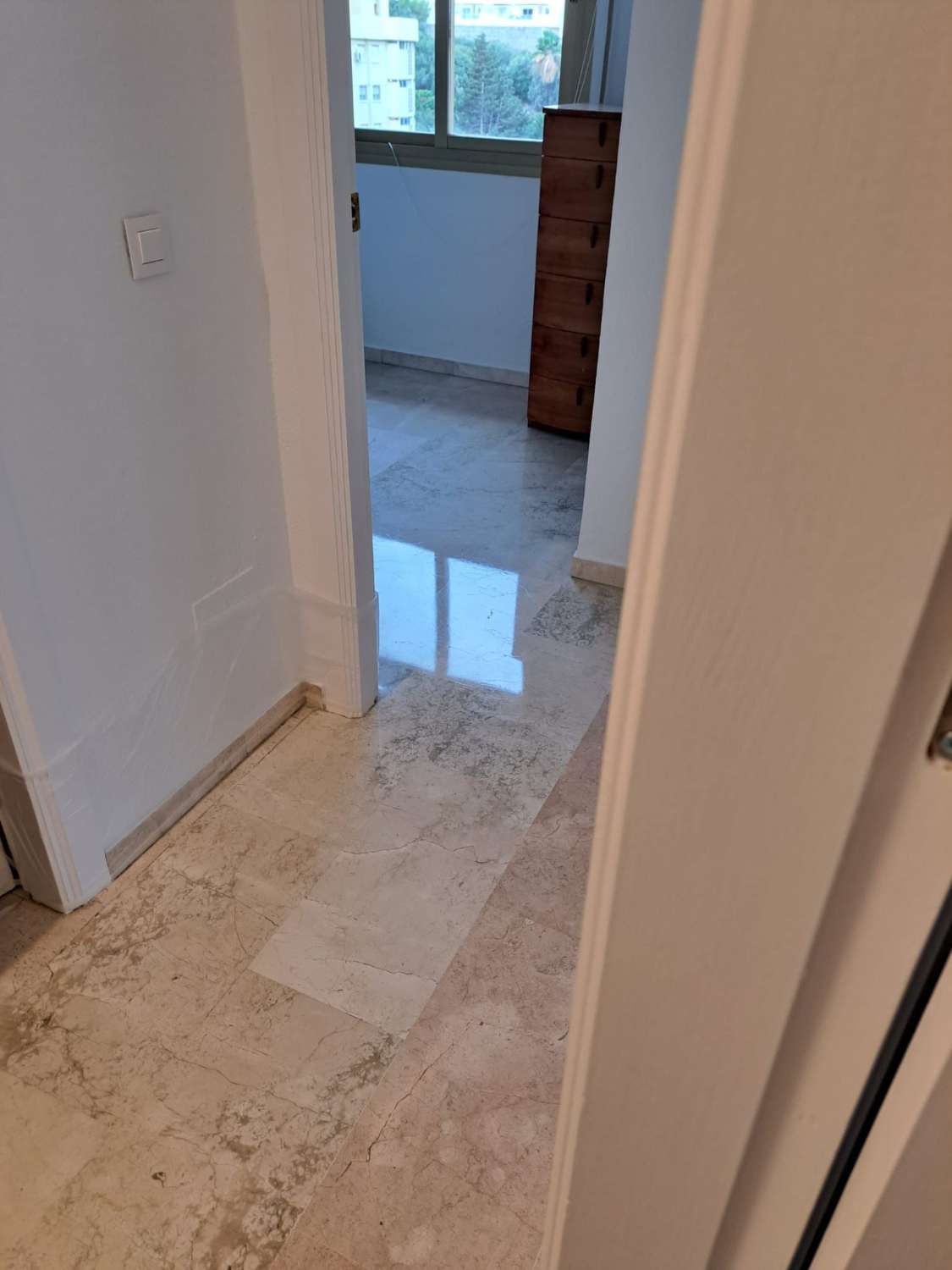 HALBE SAISON. VERMIETET VON 1/10/25 - 31/05/26 WUNDERSCHÖNE WOHNUNG MIT MEERBLICK IN FUENGIROLA