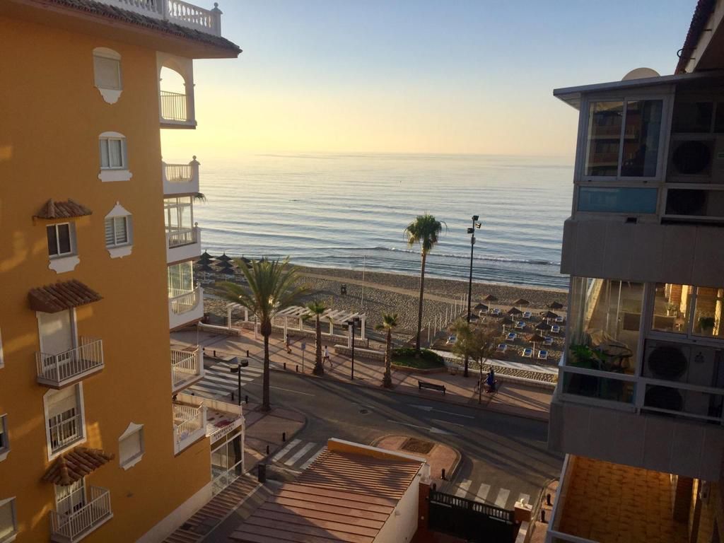 HALBE SAISON. VERMIETET VON 1/10/25 - 31/05/26 WUNDERSCHÖNE WOHNUNG MIT MEERBLICK IN FUENGIROLA