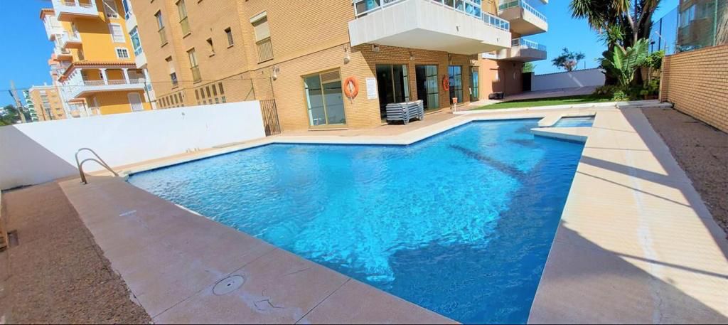 HALBE SAISON. VERMIETET VON 1/10/25 - 31/05/26 WUNDERSCHÖNE WOHNUNG MIT MEERBLICK IN FUENGIROLA