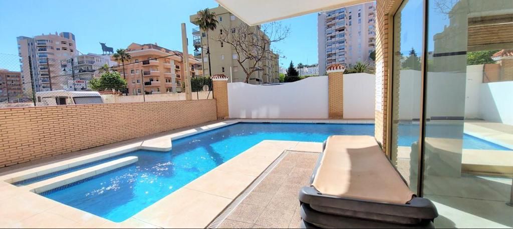 HALBE SAISON. VERMIETET VON 1/10/25 - 31/05/26 WUNDERSCHÖNE WOHNUNG MIT MEERBLICK IN FUENGIROLA
