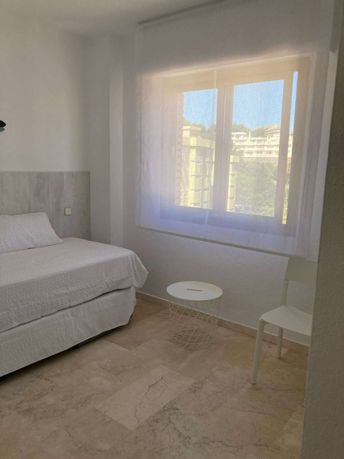 HALBE SAISON. VERMIETET VON 1/10/25 - 31/05/26 WUNDERSCHÖNE WOHNUNG MIT MEERBLICK IN FUENGIROLA