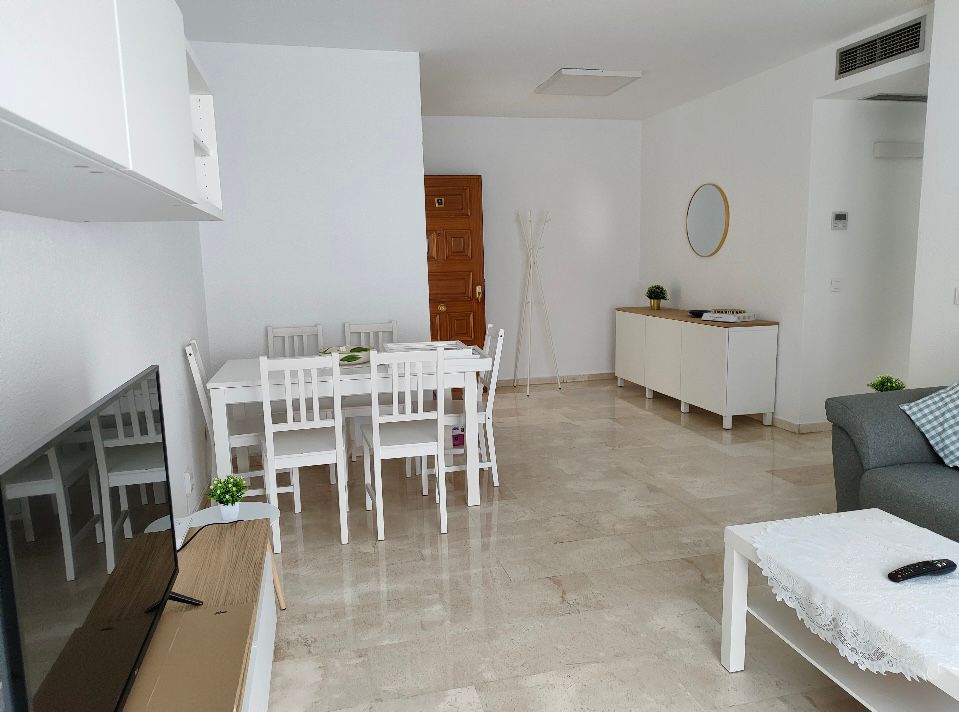 HALF SEASON. FOR RENT FROM 1.9.25-30.6-26 MAGNIFICENT APARTMENT WITH SEA VIEWS IN FUENGIROLA