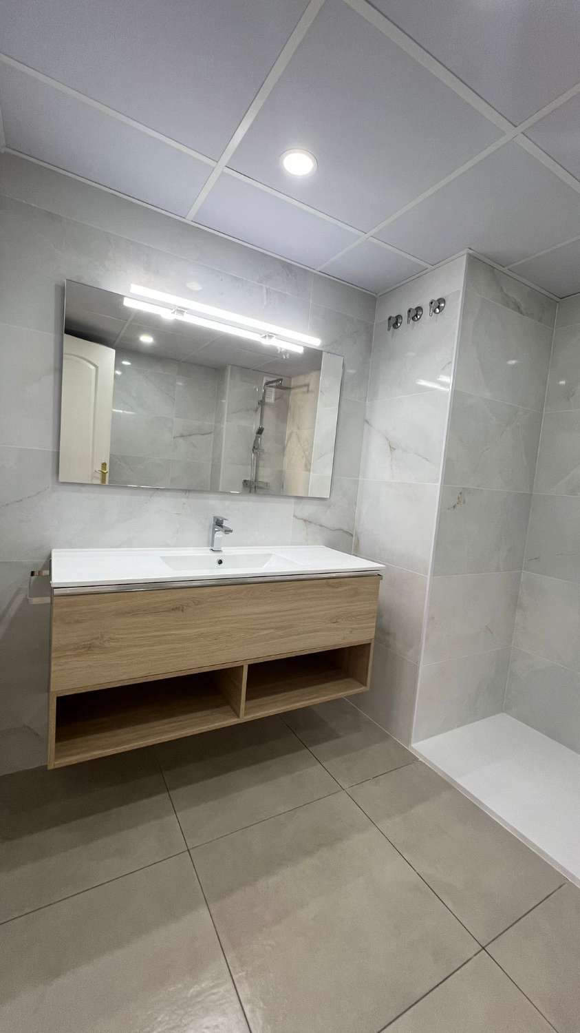 HALBE SAISON. VERMIETET VON 1/10/25 - 31/05/26 WUNDERSCHÖNE WOHNUNG MIT MEERBLICK IN FUENGIROLA
