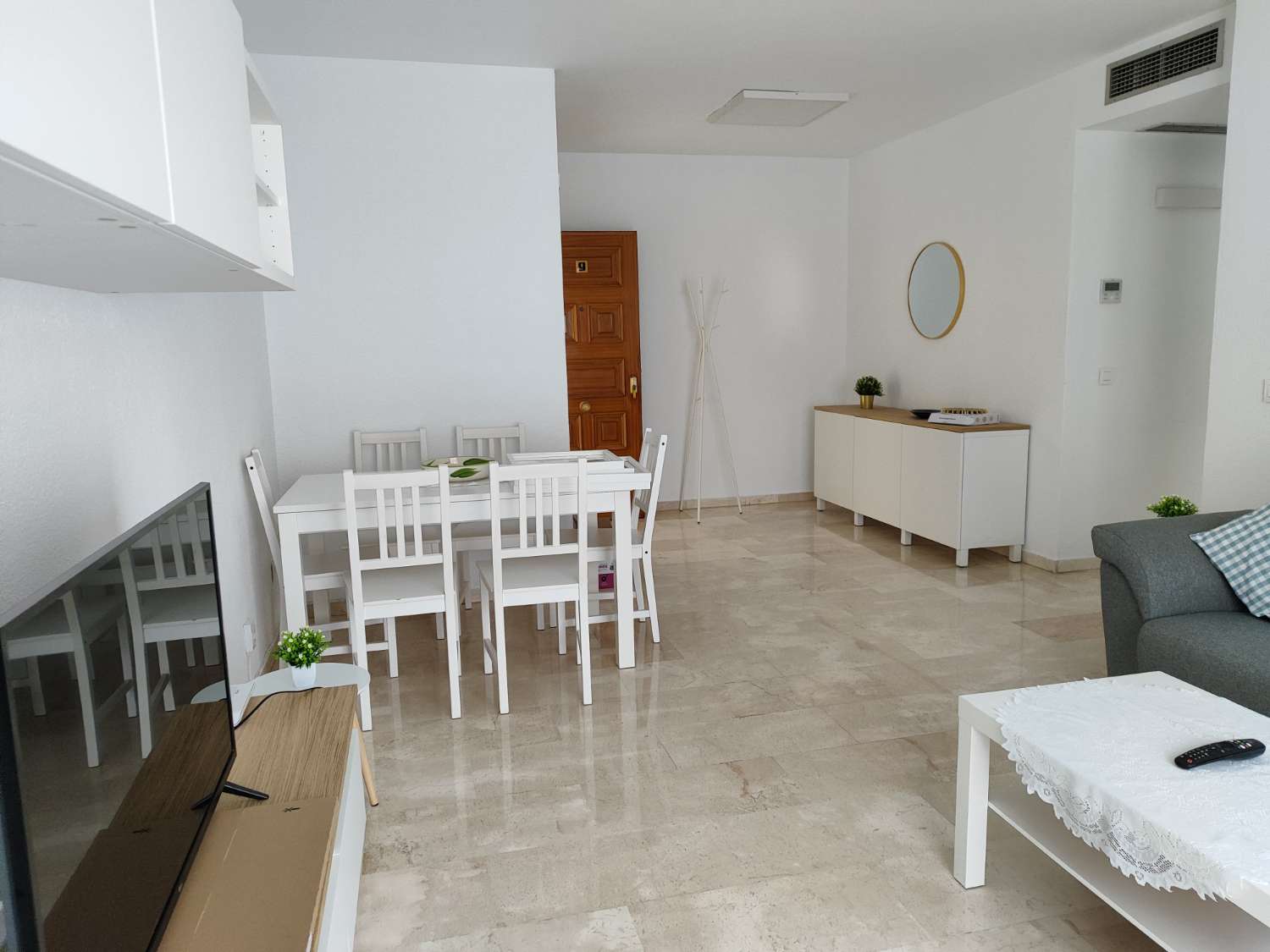 HALBE SAISON. VERMIETET VON 1/10/25 - 31/05/26 WUNDERSCHÖNE WOHNUNG MIT MEERBLICK IN FUENGIROLA