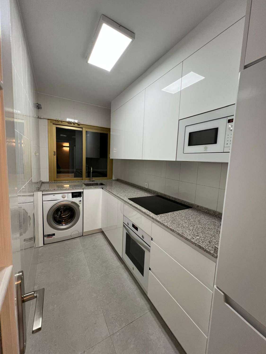 HALBE SAISON. VERMIETET VON 1/10/25 - 31/05/26 WUNDERSCHÖNE WOHNUNG MIT MEERBLICK IN FUENGIROLA