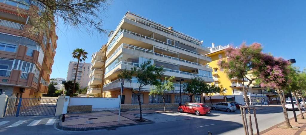 HALBE SAISON. VERMIETET VON 1/10/25 - 31/05/26 WUNDERSCHÖNE WOHNUNG MIT MEERBLICK IN FUENGIROLA