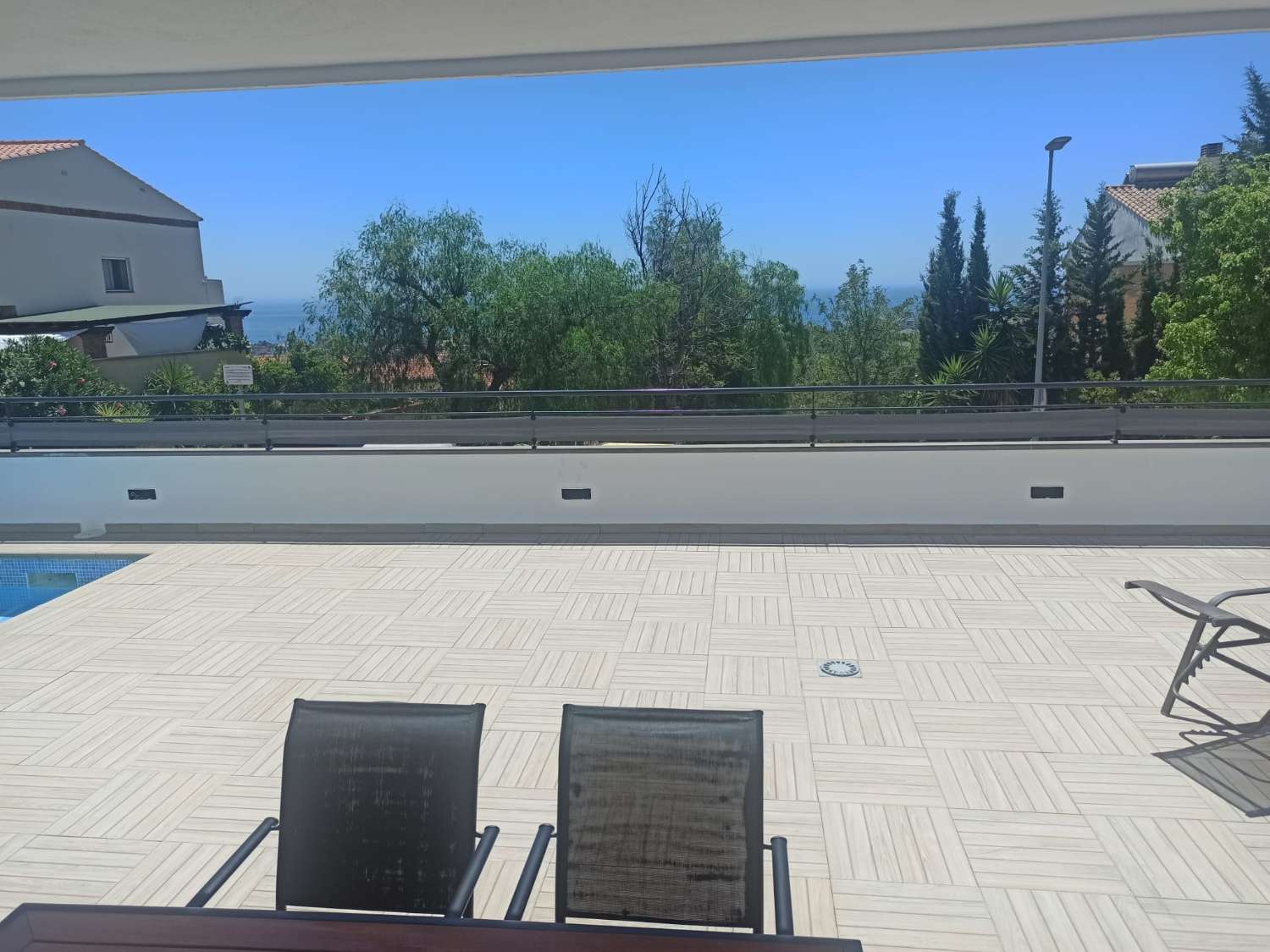 HALV SÄSONG. UTHYRES FRÅN OCH MED NU TILL 30.6.2025 OCH 01.09.2025-30.06.2026 LÄGENHET MED HAVSUTSIKT I SANTANGELO (BENALMADENA)