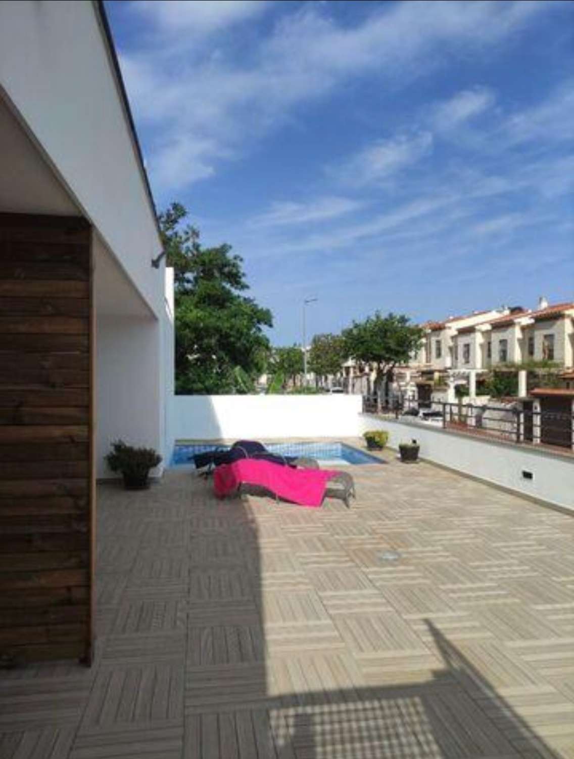 HALV SÄSONG. UTHYRES FRÅN OCH MED NU TILL 30.6.2025 OCH 01.09.2025-30.06.2026 LÄGENHET MED HAVSUTSIKT I SANTANGELO (BENALMADENA)