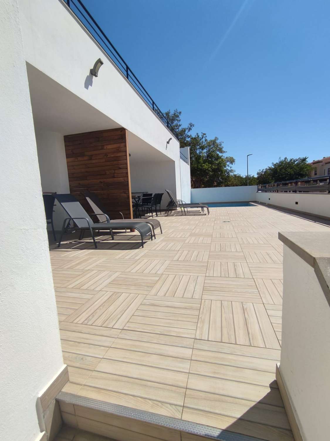 HALV SÄSONG. UTHYRES FRÅN OCH MED NU TILL 30.6.2025 OCH 01.09.2025-30.06.2026 LÄGENHET MED HAVSUTSIKT I SANTANGELO (BENALMADENA)