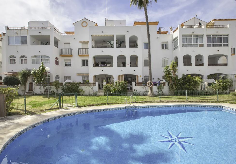 HALV SESONG. FIN LEILIGHET I FØRSTE ETASJE TIL LEIE FRA 2.5.25-30.6,25 OG FRA 1.9.25-30.6.26 ENBENALMADENA