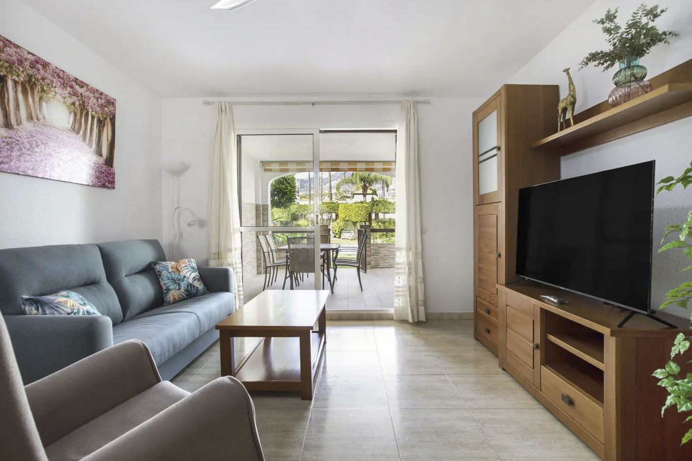 HALV SESONG. FIN LEILIGHET I FØRSTE ETASJE TIL LEIE FRA 2.5.25-30.6,25 OG FRA 1.9.25-30.6.26 ENBENALMADENA