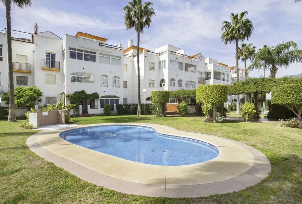 HALV SESONG. FIN LEILIGHET I FØRSTE ETASJE TIL LEIE FRA 2.5.25-30.6,25 OG FRA 1.9.25-30.6.26 ENBENALMADENA