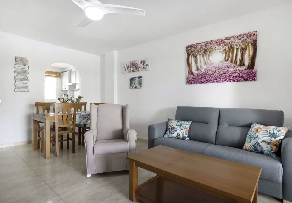 HALV SESONG. FIN LEILIGHET I FØRSTE ETASJE TIL LEIE FRA 2.5.25-30.6,25 OG FRA 1.9.25-30.6.26 ENBENALMADENA