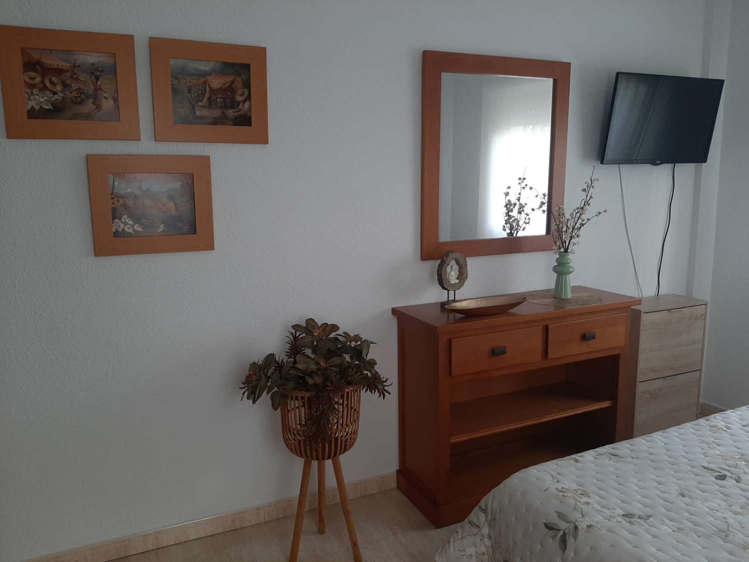 HALV SESONG. FIN LEILIGHET I FØRSTE ETASJE TIL LEIE FRA 2.5.25-30.6,25 OG FRA 1.9.25-30.6.26 ENBENALMADENA