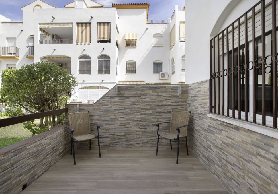 HALV SESONG. FIN LEILIGHET I FØRSTE ETASJE TIL LEIE FRA 2.5.25-30.6,25 OG FRA 1.9.25-30.6.26 ENBENALMADENA