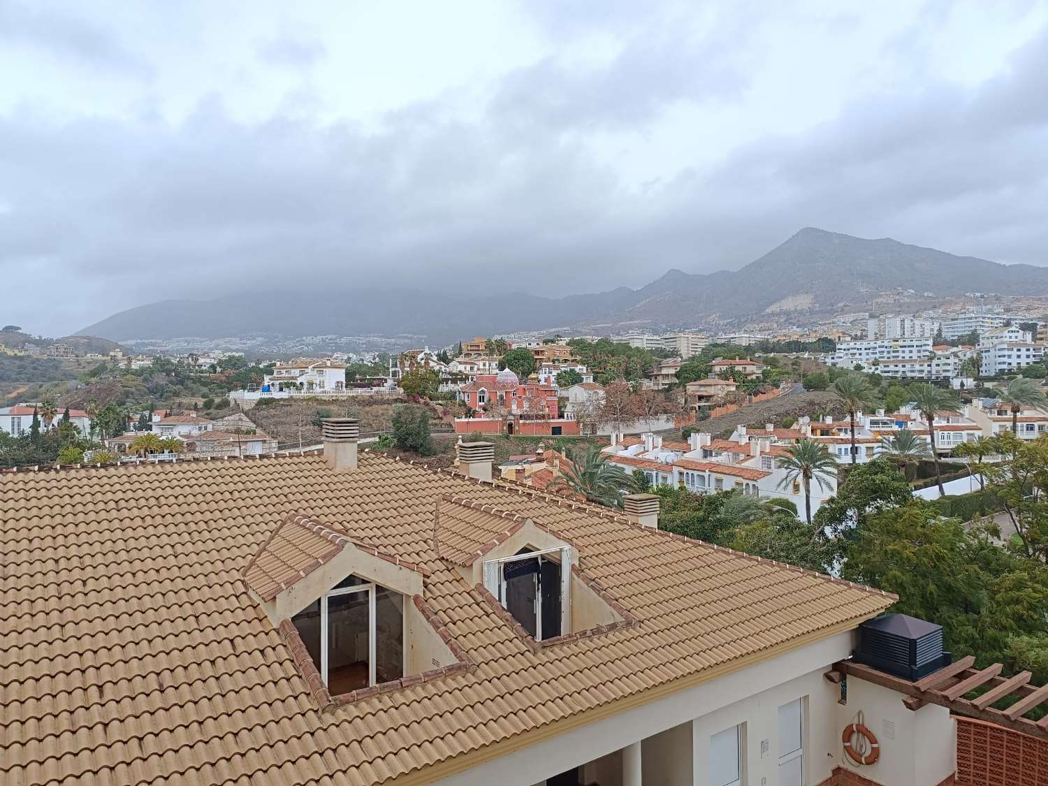MID-SEASON LEILIGHET TIL LEIE til 30/06/2024 I BENALMÁDENA COSTA