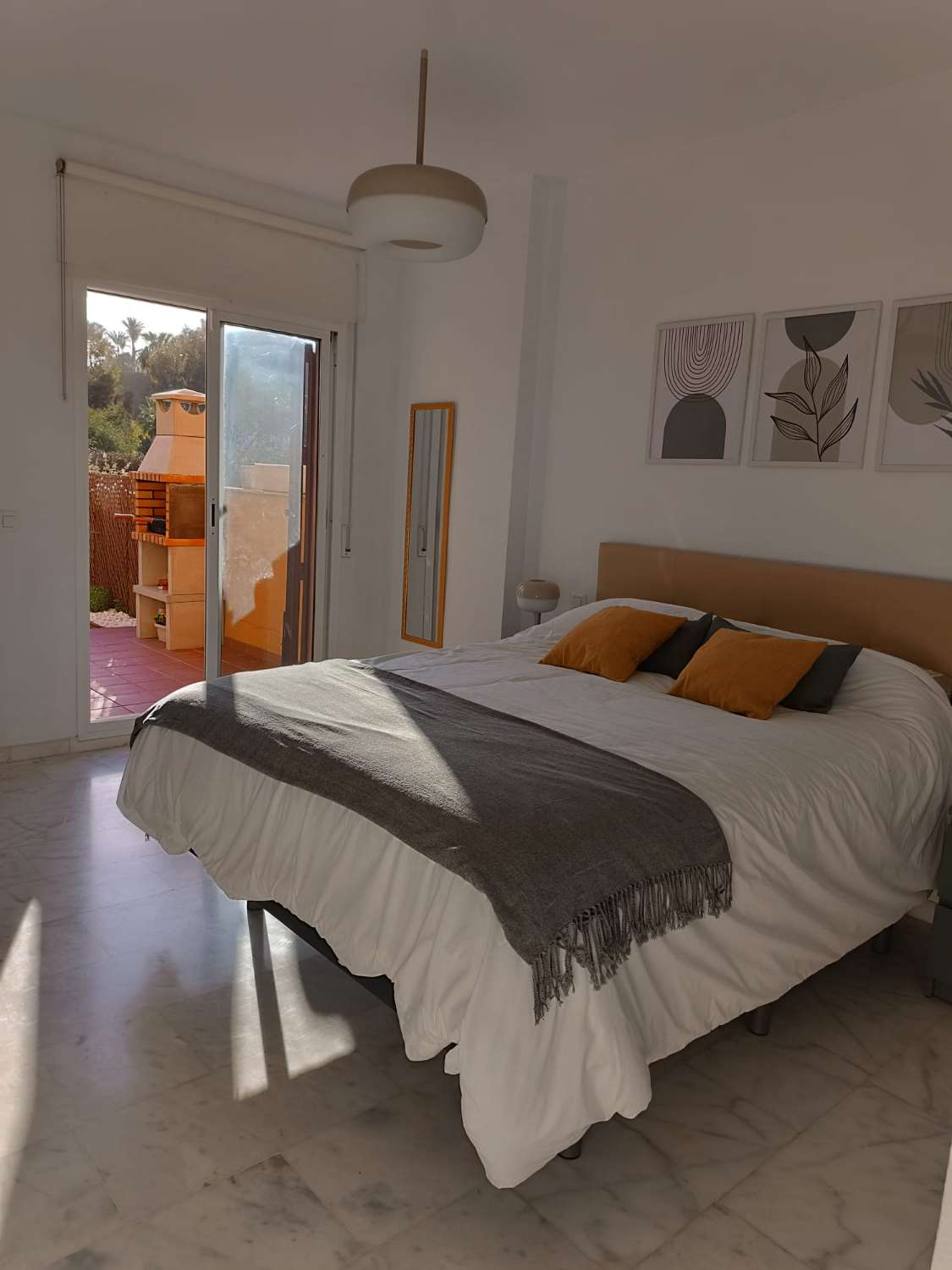 MOYENNE SAISON. MAGNIFIQUE APPARTEMENT À LOUER DANS LE QUARTIER DE CABOPINO AVEC VUE SUR LA MER (MARBELLA)