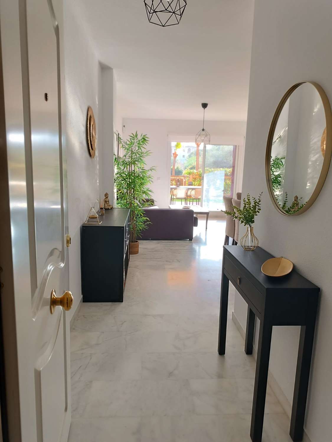 MOYENNE SAISON. MAGNIFIQUE APPARTEMENT À LOUER DANS LE QUARTIER DE CABOPINO AVEC VUE SUR LA MER (MARBELLA)