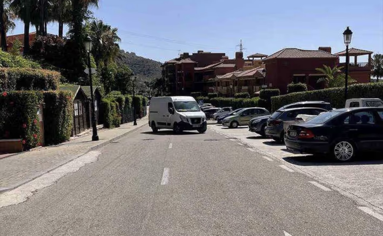 MOYENNE SAISON. MAGNIFIQUE APPARTEMENT À LOUER DANS LE QUARTIER DE CABOPINO AVEC VUE SUR LA MER (MARBELLA)