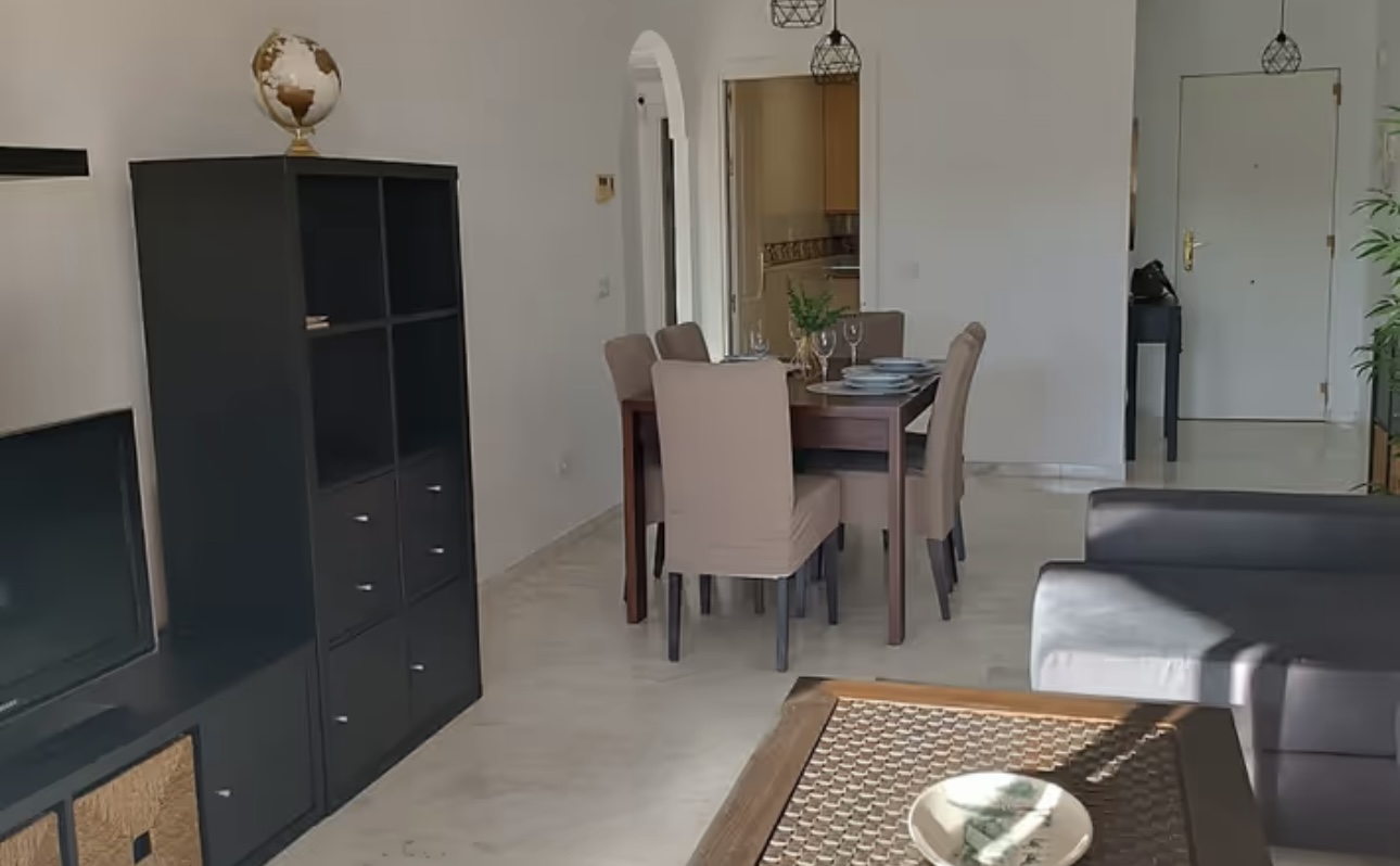 MOYENNE SAISON. MAGNIFIQUE APPARTEMENT À LOUER DANS LE QUARTIER DE CABOPINO AVEC VUE SUR LA MER (MARBELLA)