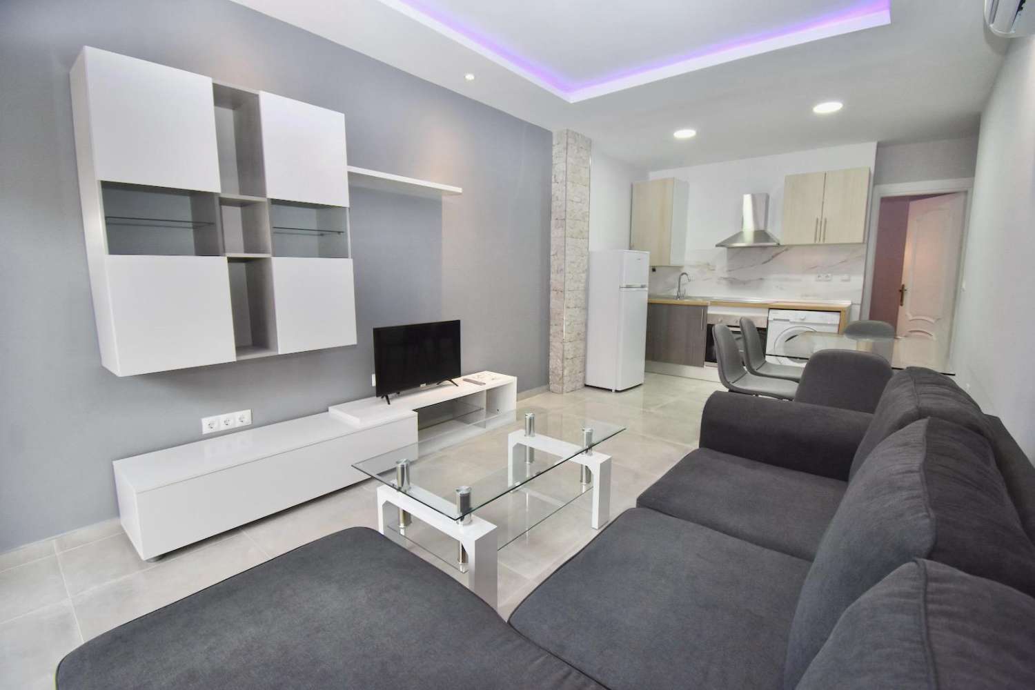 MEZZA STAGIONE. IN AFFITTO DAL 01.09.25-30.06.26 GRAZIOSO APPARTAMENTO MODERNO NELLA ZONA DI LAS LAGUNAS (FUENGIROLA)