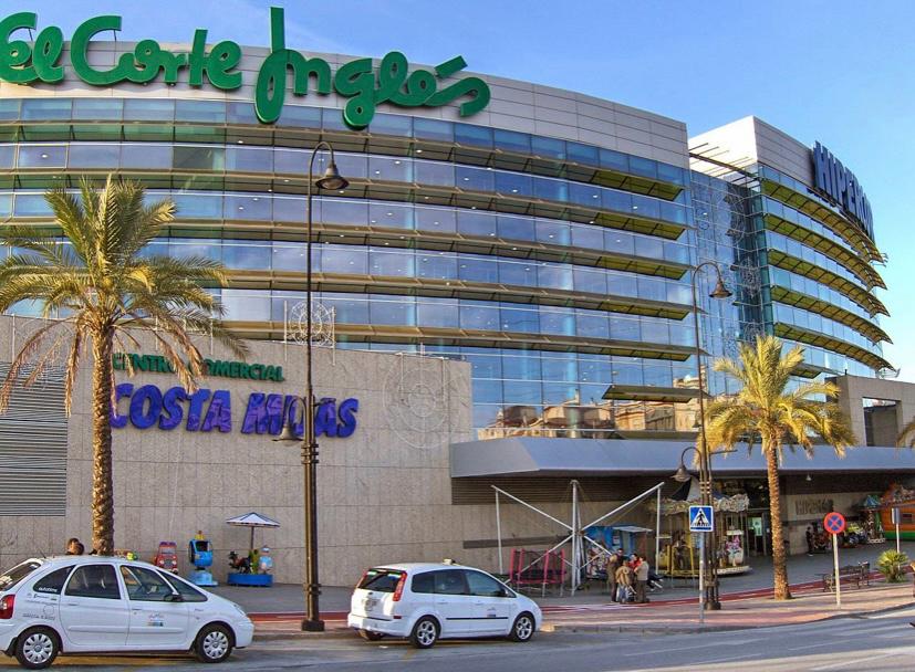 MEZZA STAGIONE. IN AFFITTO DAL 01.09.25-30.06.26 GRAZIOSO APPARTAMENTO MODERNO NELLA ZONA DI LAS LAGUNAS (FUENGIROLA)