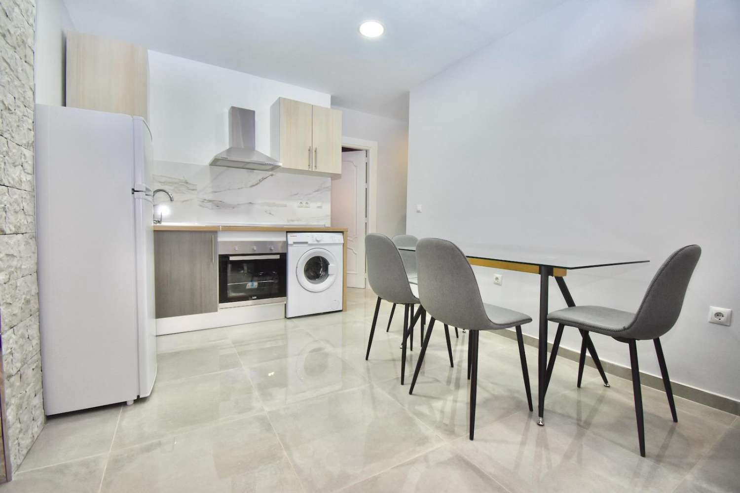 MEZZA STAGIONE. IN AFFITTO DAL 01.09.25-30.06.26 GRAZIOSO APPARTAMENTO MODERNO NELLA ZONA DI LAS LAGUNAS (FUENGIROLA)
