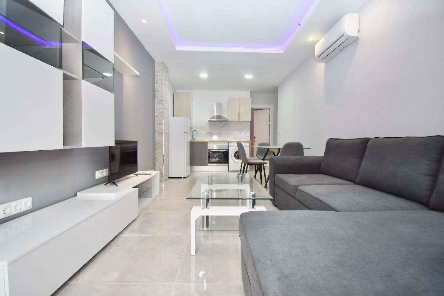 MEZZA STAGIONE. IN AFFITTO DAL 01.09.25-30.06.26 GRAZIOSO APPARTAMENTO MODERNO NELLA ZONA DI LAS LAGUNAS (FUENGIROLA)