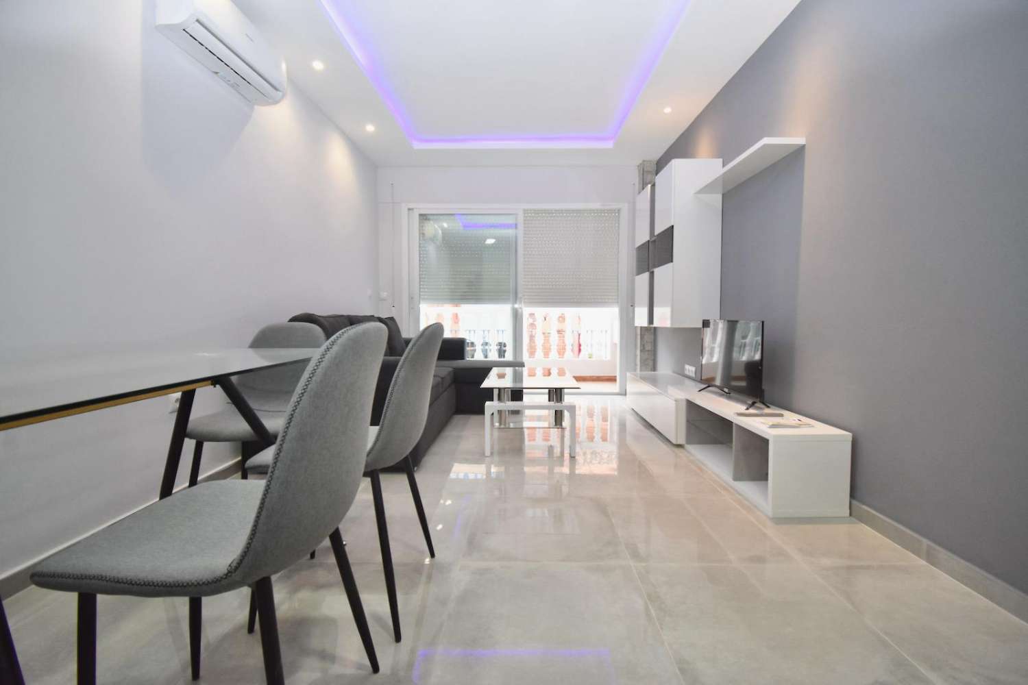MEZZA STAGIONE. IN AFFITTO DAL 01.09.25-30.06.26 GRAZIOSO APPARTAMENTO MODERNO NELLA ZONA DI LAS LAGUNAS (FUENGIROLA)