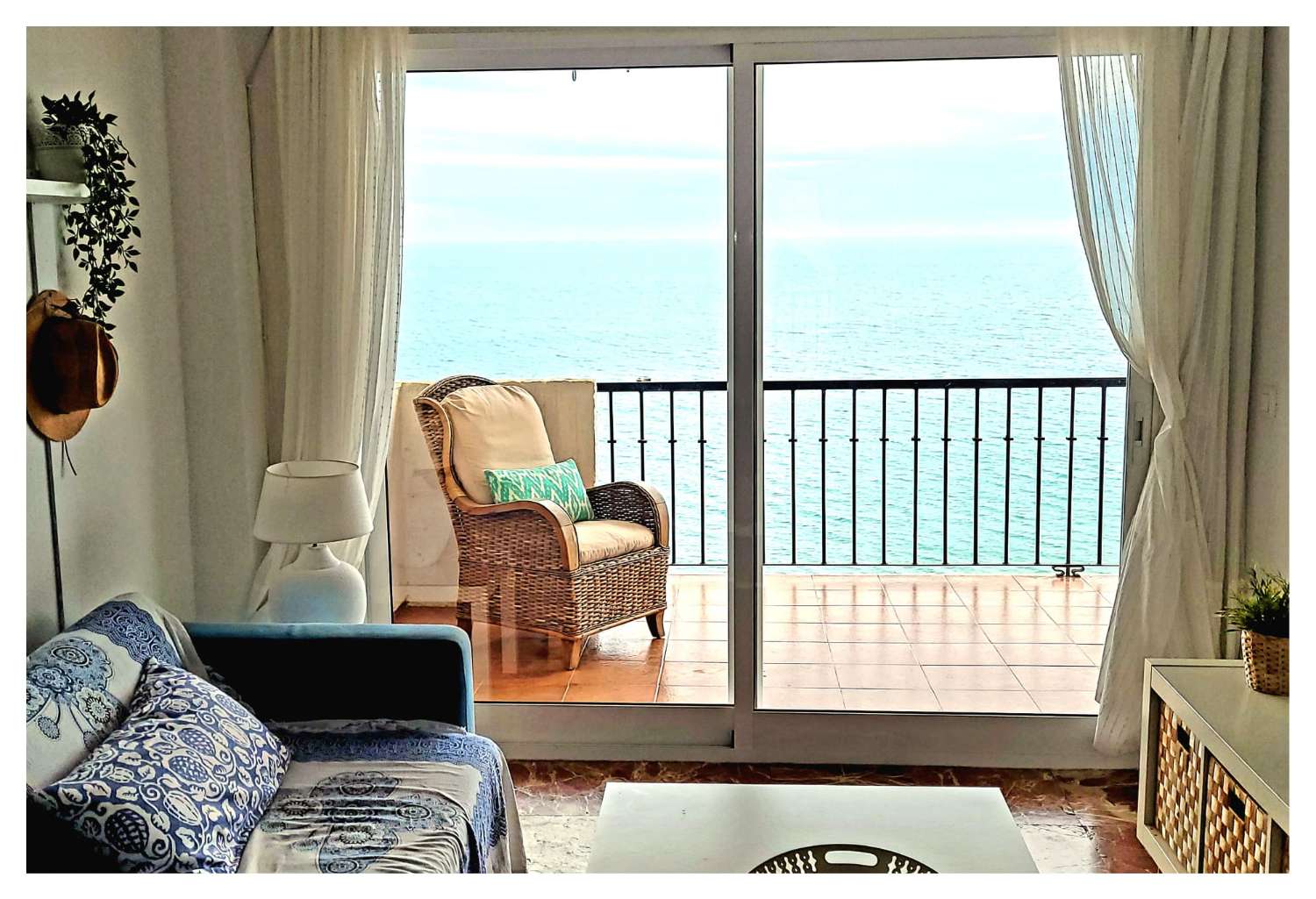 MEZZA STAGIONE. IN AFFITTO DAL 1.10.25-31.05.26 MAGNIFICO ATTICO CON VISTA SUL MARE NELLA ZONA DI LAS GAVIOTAS (FUENGIROLA )