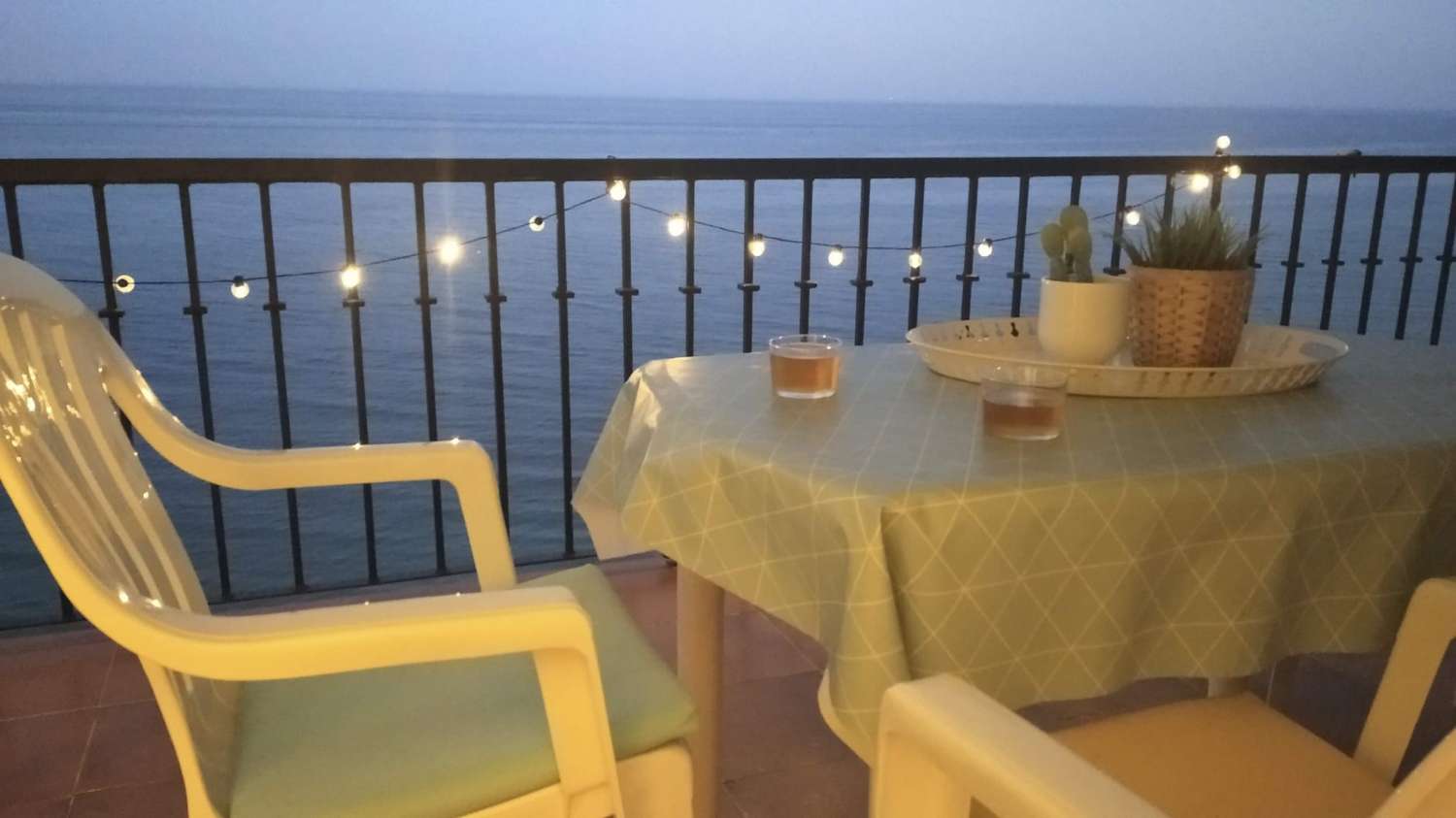 MEZZA STAGIONE. IN AFFITTO DAL 1.10.25-31.05.26 MAGNIFICO ATTICO CON VISTA SUL MARE NELLA ZONA DI LAS GAVIOTAS (FUENGIROLA )