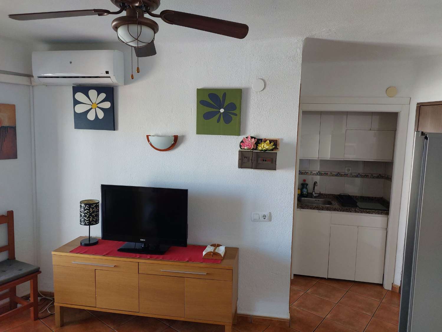 MEZZA STAGIONE. In affitto dal 01/9/25 - 30/06/26 Grazioso appartamento sulla spiaggia di 1a linea con vista sul mare a Playamar (Torremolinos)