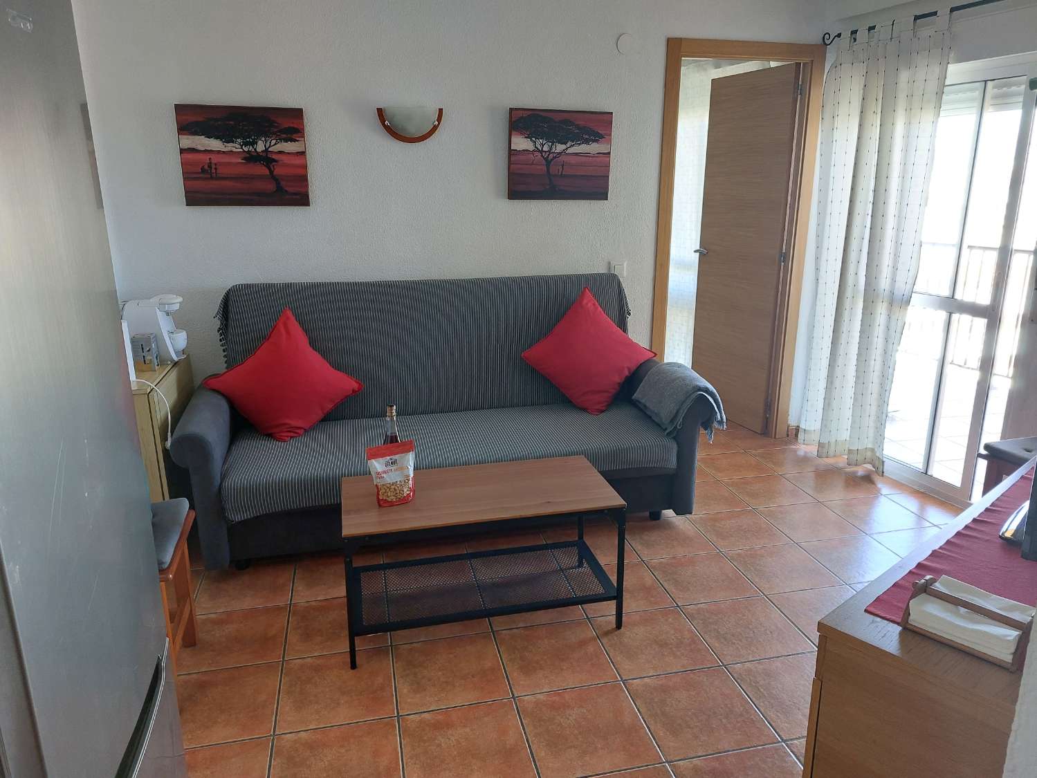 MEZZA STAGIONE. In affitto dal 01/9/25 - 30/06/26 Grazioso appartamento sulla spiaggia di 1a linea con vista sul mare a Playamar (Torremolinos)