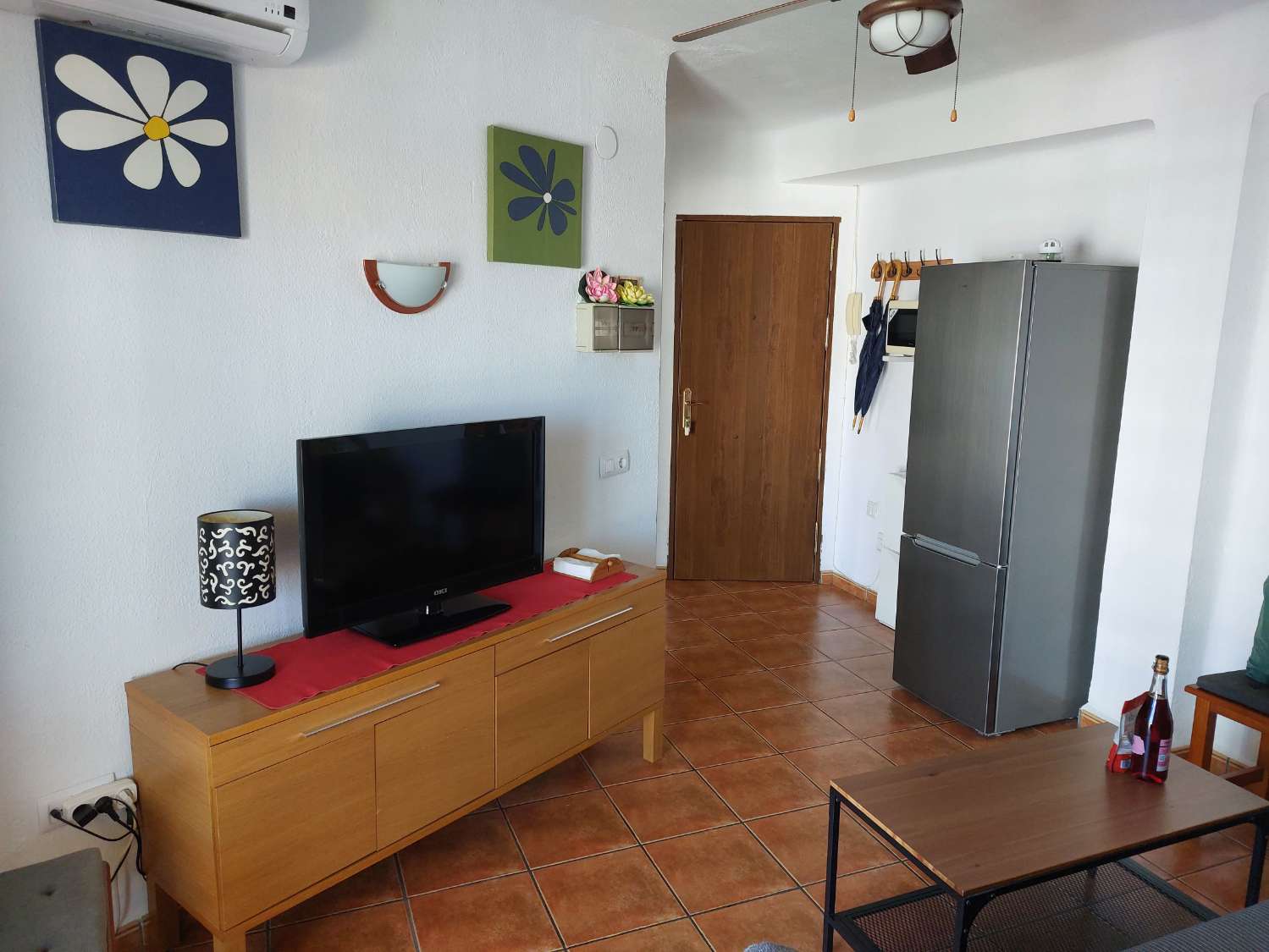 MEZZA STAGIONE. In affitto dal 01/9/25 - 30/06/26 Grazioso appartamento sulla spiaggia di 1a linea con vista sul mare a Playamar (Torremolinos)