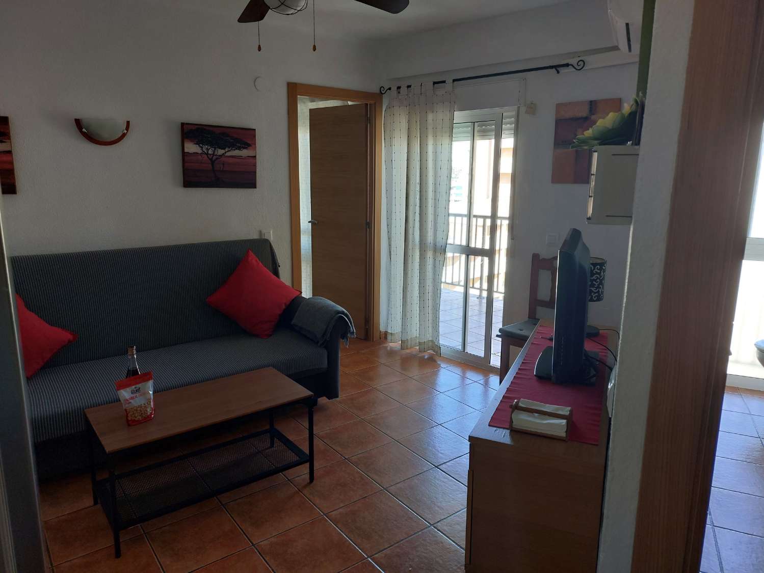 MEZZA STAGIONE. In affitto dal 01/9/25 - 30/06/26 Grazioso appartamento sulla spiaggia di 1a linea con vista sul mare a Playamar (Torremolinos)