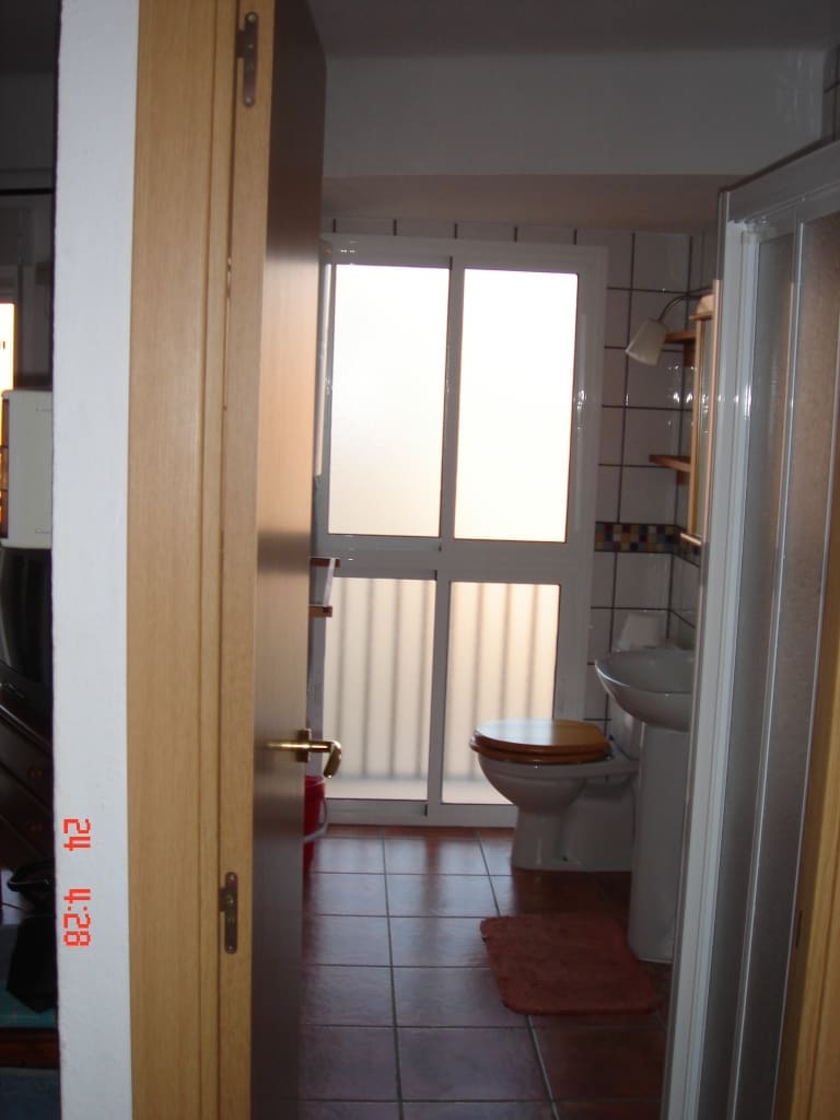 MEZZA STAGIONE. In affitto dal 01/9/25 - 30/06/26 Grazioso appartamento sulla spiaggia di 1a linea con vista sul mare a Playamar (Torremolinos)