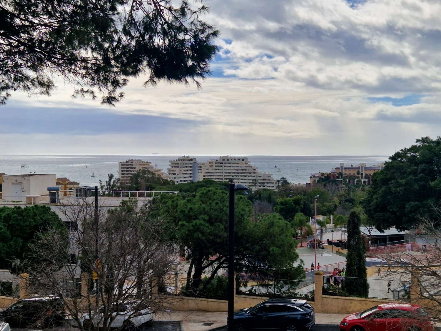 AFFITTATO DAL 27/02/25 AL 18/4/25 E DAL 01/10/25 AL 31/05/26 GRAZIOSO E LUMINOSO APPARTAMENTO A BENALMADENA CON PATIO